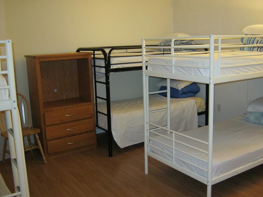 Kelowna Okanagan Lake Hostel Værelse billede
